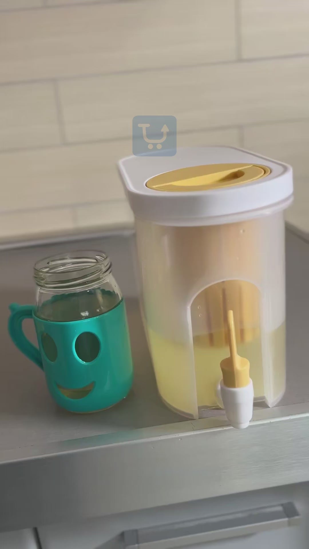 Dispenser uji dhe limonade