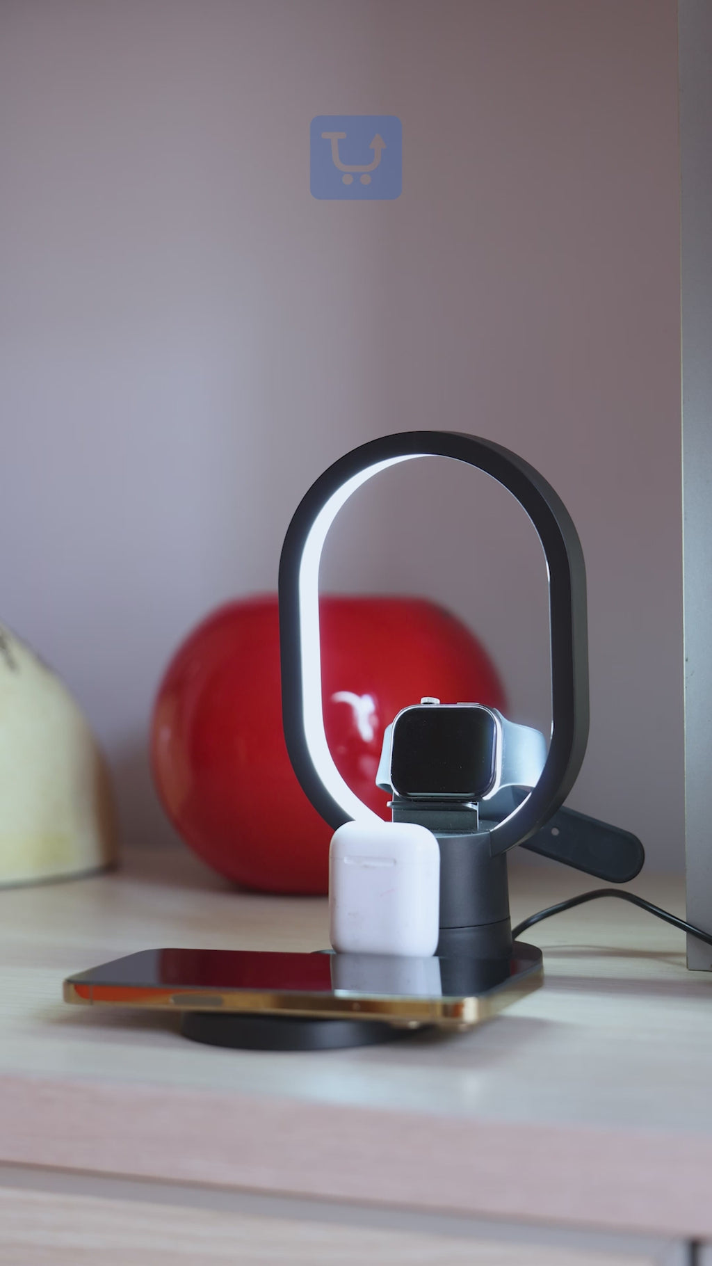 Stacion karikimi wireless me llambë LED