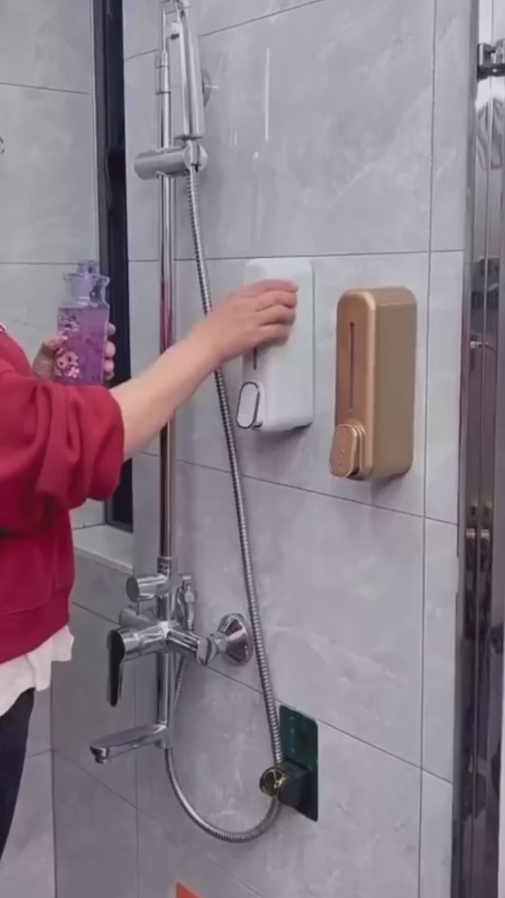 Dispenser sapuni tek