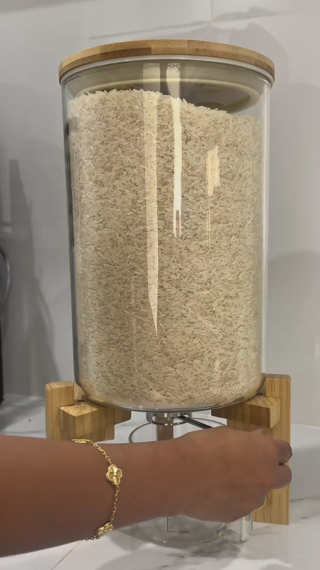 Dispenser praktik per drithëra