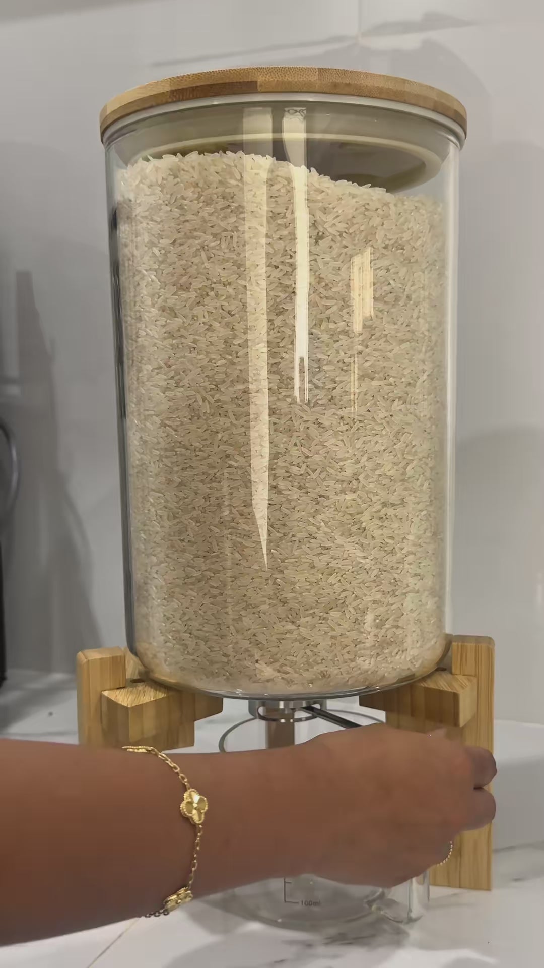 Dispenser praktik per drithëra