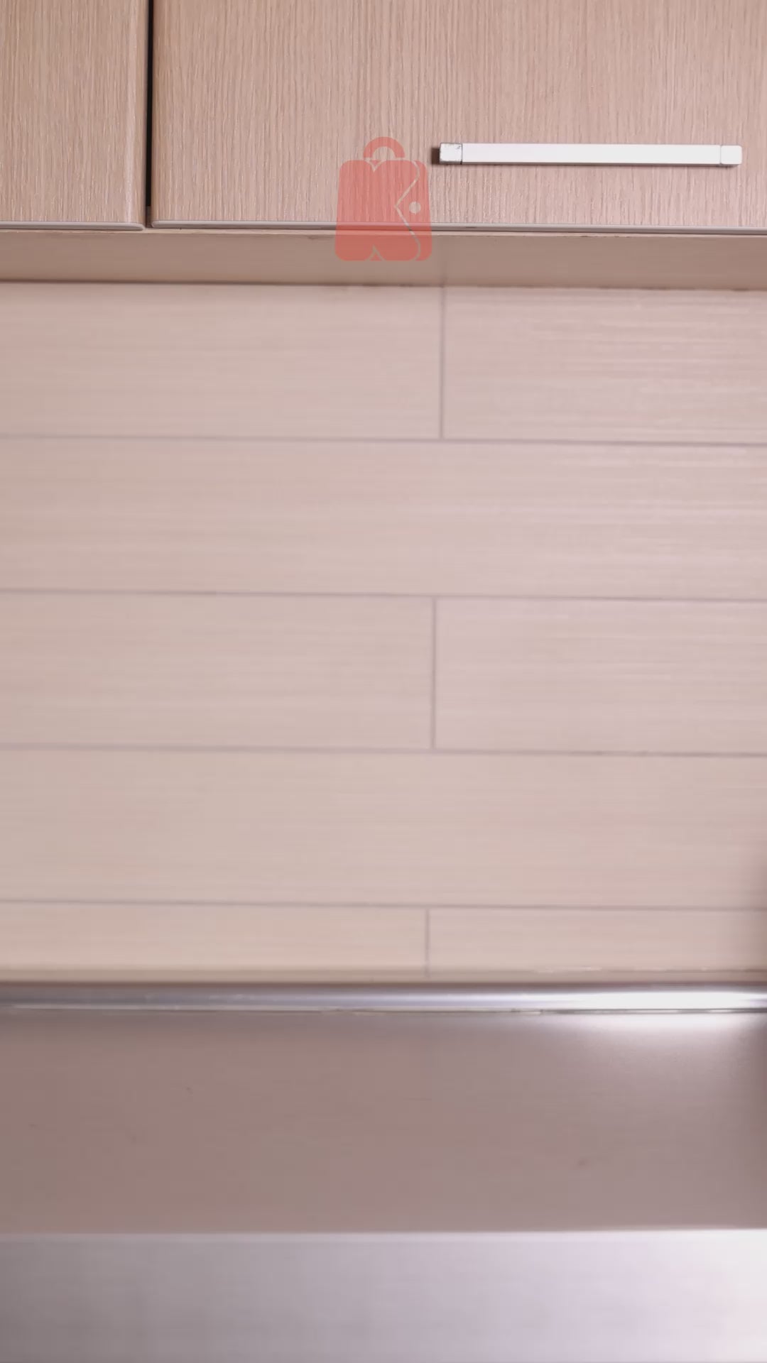 Shishe qelqi me kapak bambuje dhe pipë druri