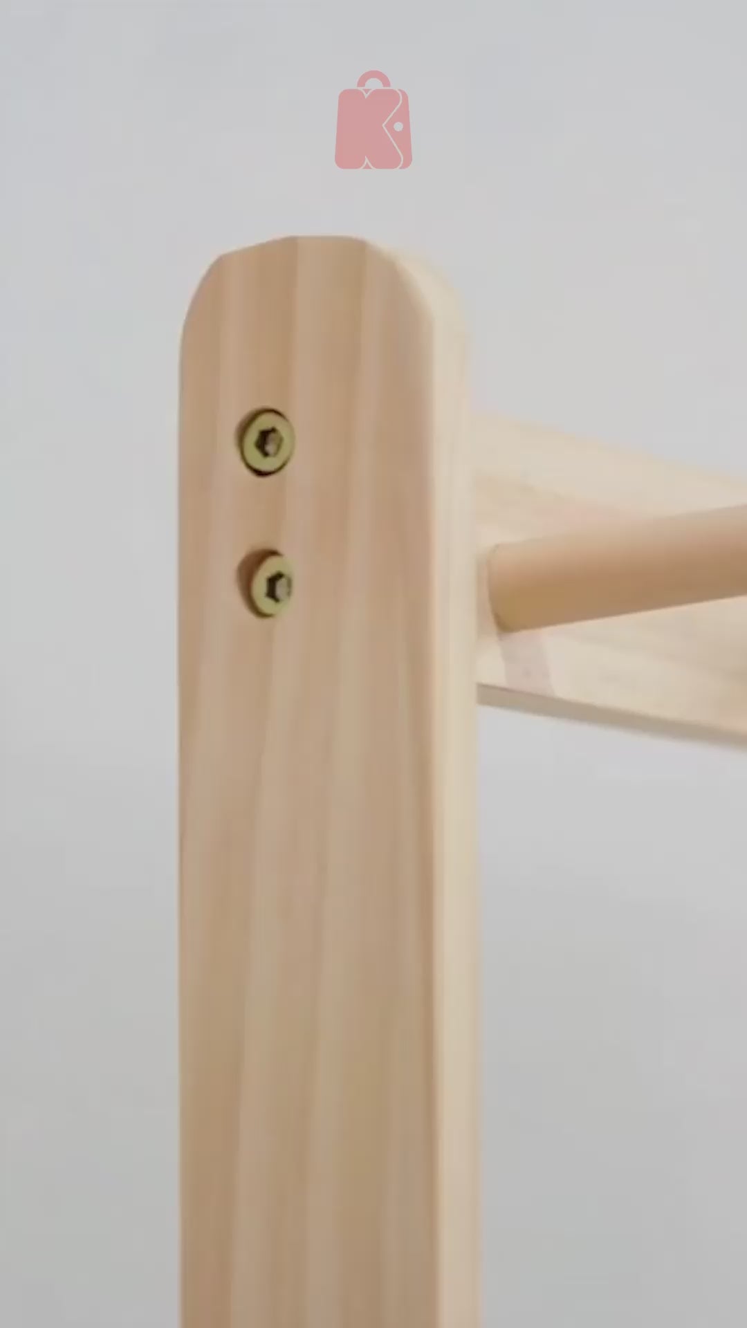 Raft për rroba me stol