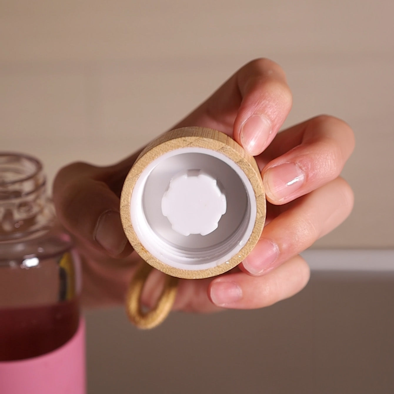 Shishe Qelqi me Kapak Bambu